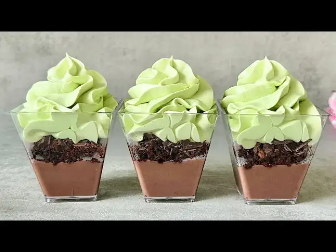 Mint and Chocolate dessert cups. Easy and Yummy no bake dessert.