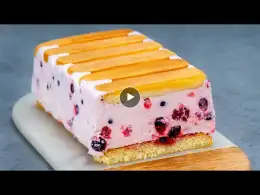 Instead of cake! Sandwich made of sponge fingers and berries, without baking